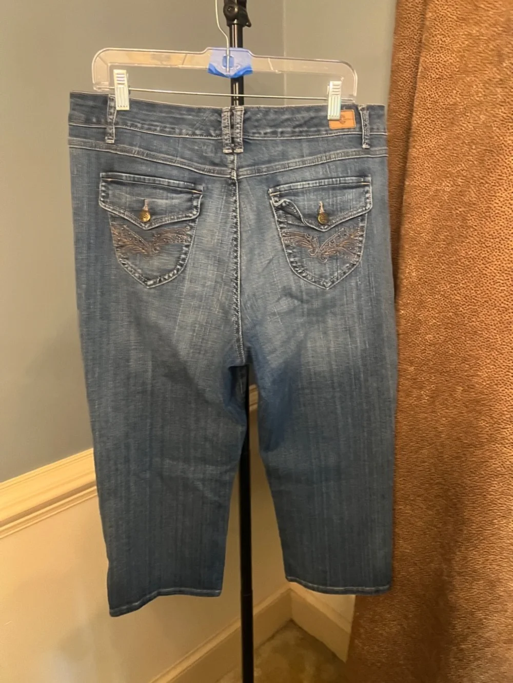Bandolino Women's Medium‎ Blue Cropped Jeans